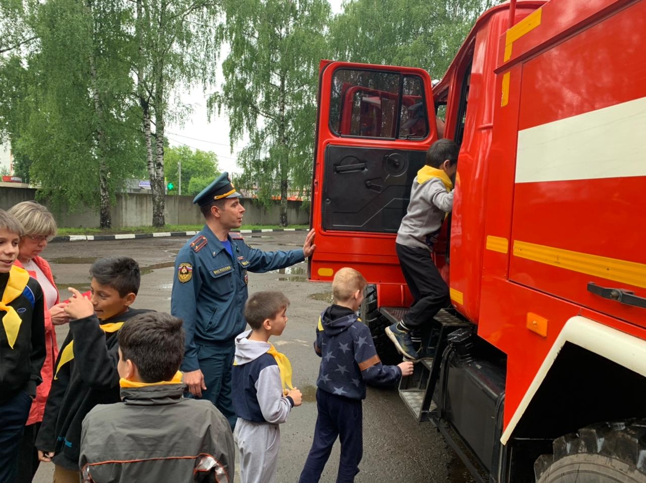 Воспитанники детского дома посетили пожарную часть в Орехово-Зуево -  Новости - Главное управление МЧС России по Московской области