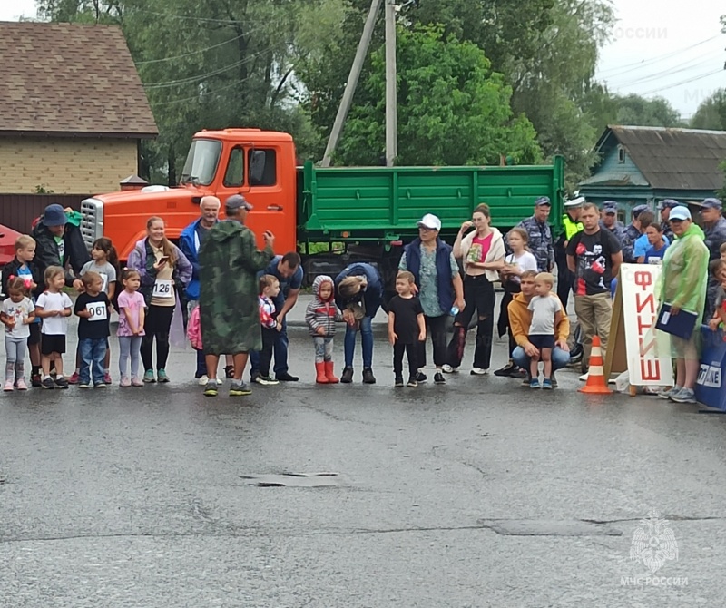 Пожарные и спасатели приняли участие в легкоатлетическом забеге