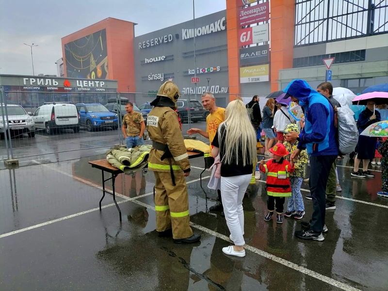 На территории торгового центра «Пушкино Парк» прошел фестиваль по пожарной безопасности «Пожарные приключения»