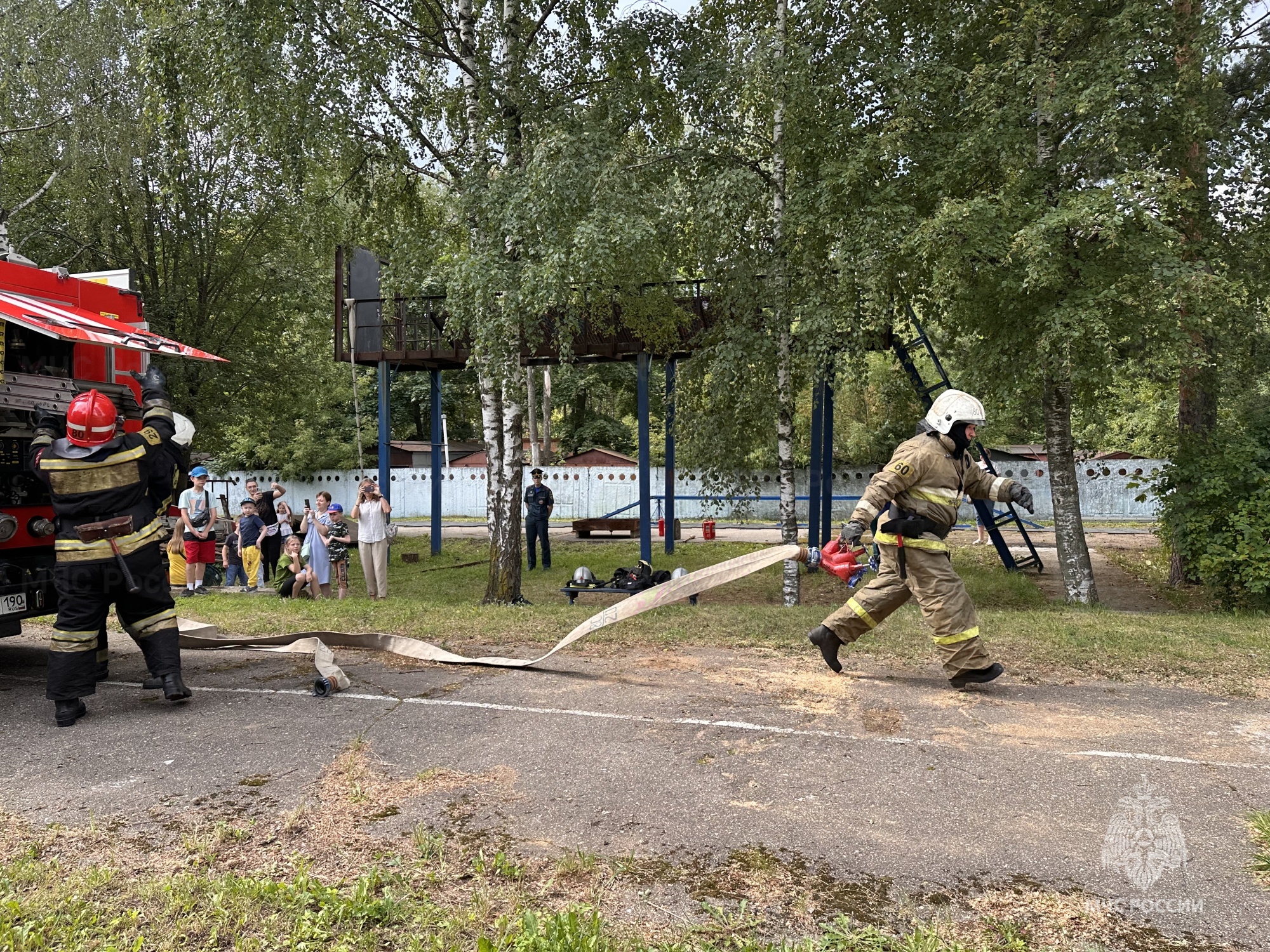 Школьники Королева побывали на экскурсии в пожарно-спасательной части -  Новости - Главное управление МЧС России по Московской области