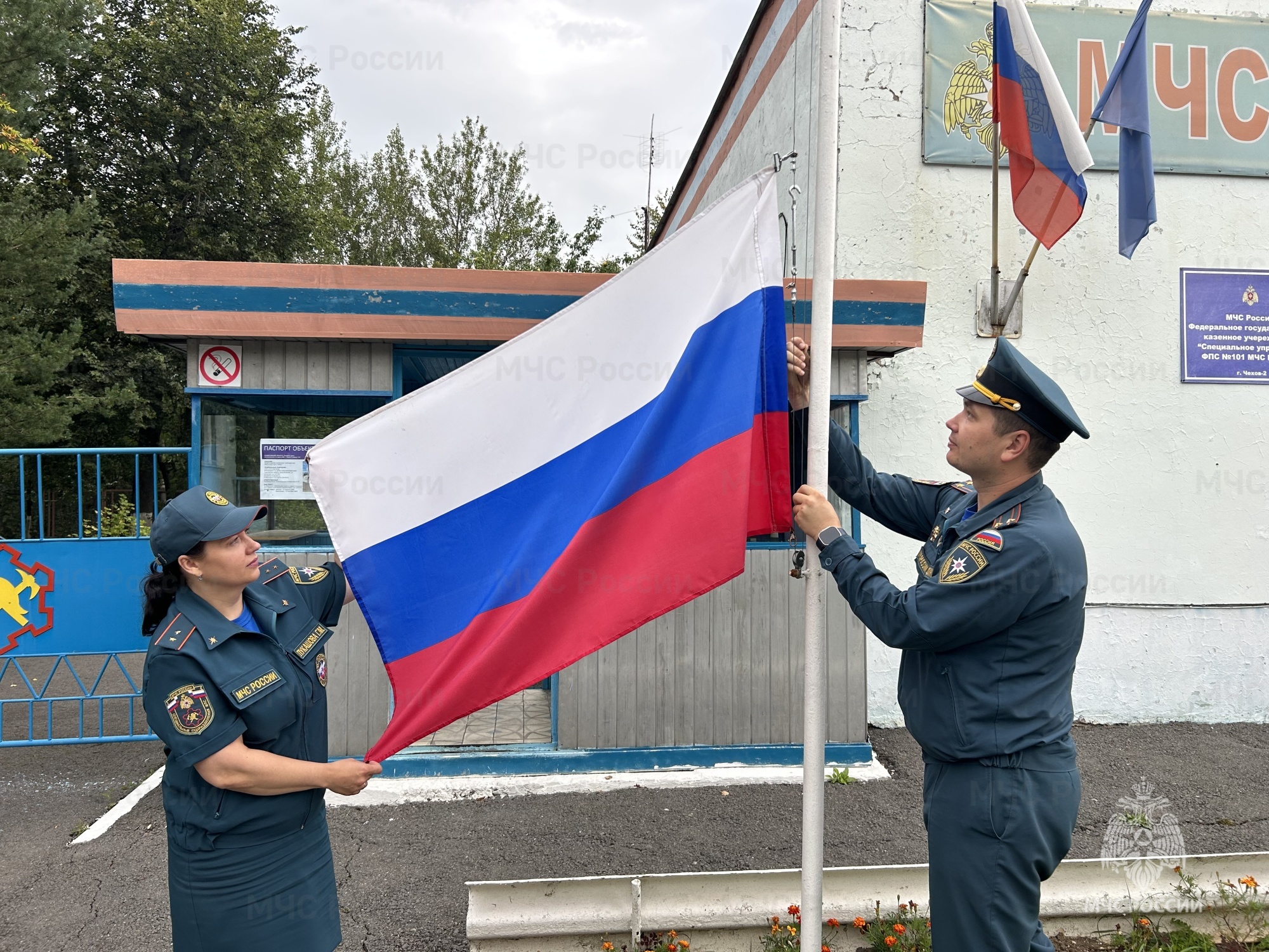 День Государственного флага отметили в Специальном управлении ФПС № 101 МЧС  России по Московской области - Новости - Главное управление МЧС России по  Московской области