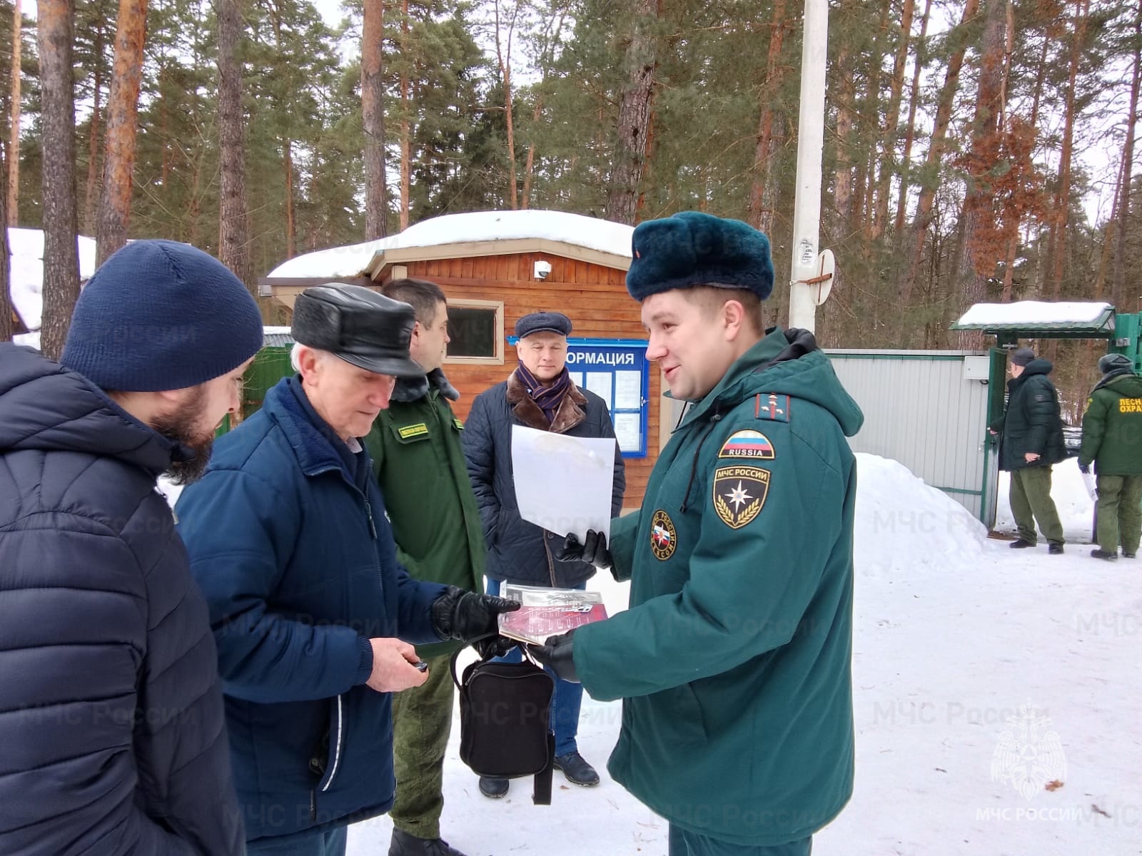 Спасатели Подмосковья обсудили вопросы безопасности с населением в г.о.  Серпухов - Новости - Главное управление МЧС России по Московской области