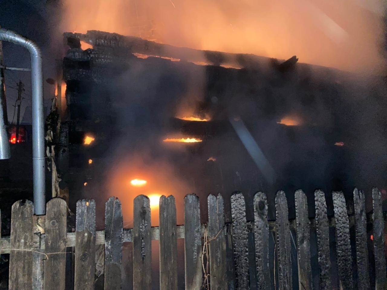 Ликвидация последствий пожара в хозяйственной постройке в городском округе  Домодедово - Оперативная информация - Главное управление МЧС России по  Московской области