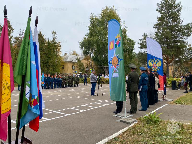 В Подмосковье сотрудники МЧС России приняли участие в военно-спортивном слете